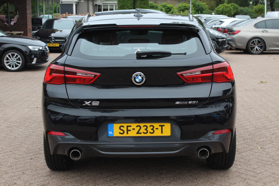 BMW X2 sDrive20i High Exe. M Sport / Camera / Leder / Head-up / 20'' / Navi. Proff / Stoelverwarming / DAB