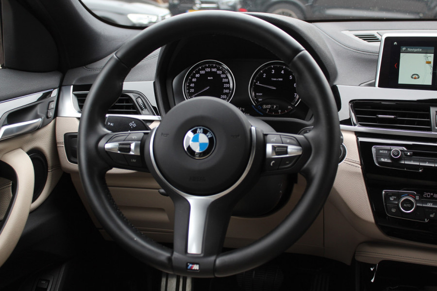 BMW X2 sDrive20i High Exe. M Sport / Camera / Leder / Head-up / 20'' / Navi. Proff / Stoelverwarming / DAB
