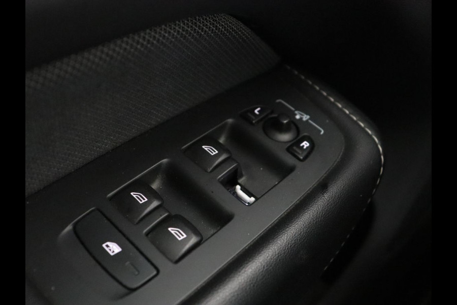 Volvo XC60 2.0 Recharge T8 AWD R Design | Panoramadak | Trekhaak | Stoel & stuurverwarming | Camera | Adaptive cruise | Harman/Kardon | Carplay | Memory | Half leder | PHEV | Plug In