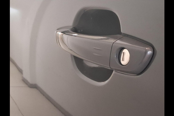 Peugeot 2008 1.2 Hybrid 145 GT Automaat | Panoramisch Schuifdak | Navigatie | 360° Camera | Stoelverwarming | Keyless Entry | Apple Carplay/Android Auto |