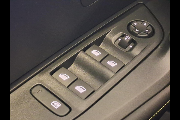 Peugeot 2008 1.2 Hybrid 145 GT Automaat | Panoramisch Schuifdak | Navigatie | 360° Camera | Stoelverwarming | Keyless Entry | Apple Carplay/Android Auto |