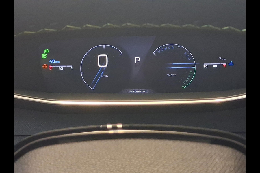 Peugeot 2008 1.2 Hybrid 145 GT Automaat | Panoramisch Schuifdak | Navigatie | 360° Camera | Stoelverwarming | Keyless Entry | Apple Carplay/Android Auto |