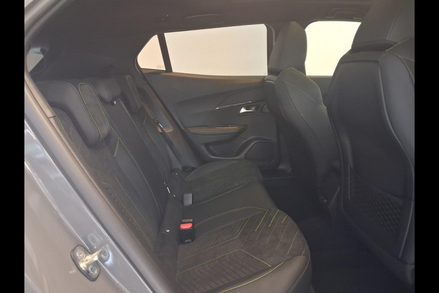 Peugeot 2008 1.2 Hybrid 145 GT Automaat | Panoramisch Schuifdak | Navigatie | 360° Camera | Stoelverwarming | Keyless Entry | Apple Carplay/Android Auto |