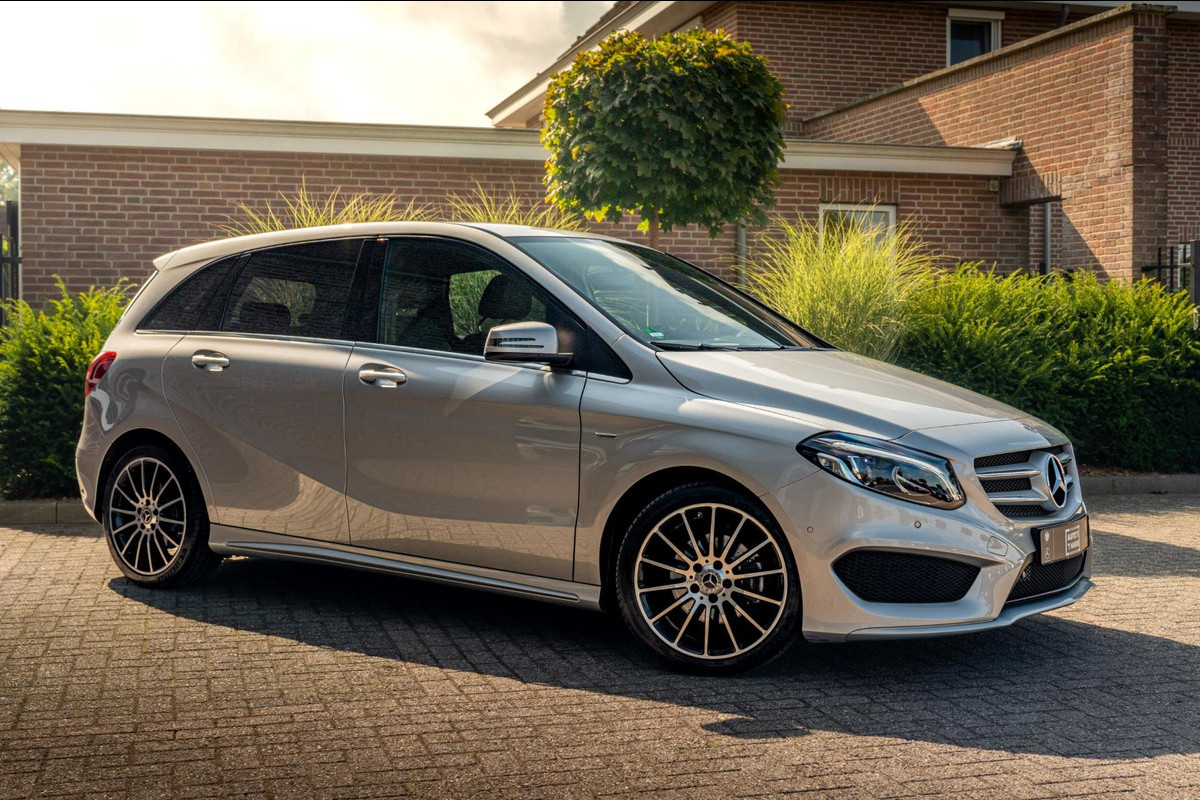 Mercedes-Benz B-Klasse 180 122 PK Aut. Edition AMG Afn. Trekhaak Leder/Alcantara Camera 18''