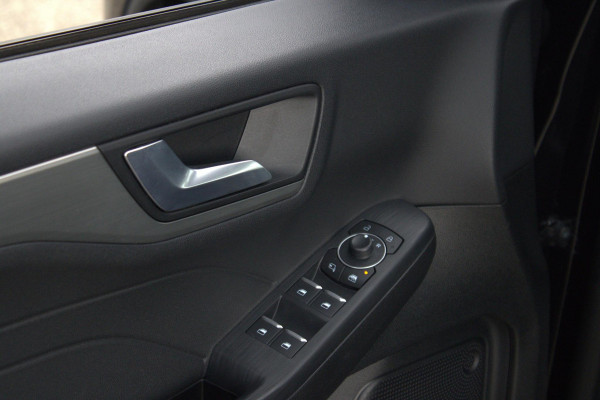 Ford Kuga 2.5 FHEV Titanium | Adaptive cruise control | Camera achter | Navigatie | Privacy glass Ford Kuga 2.5 FHEV Titanium | Adaptive cruise control | Camera achter | Navigatie | Privacy glass