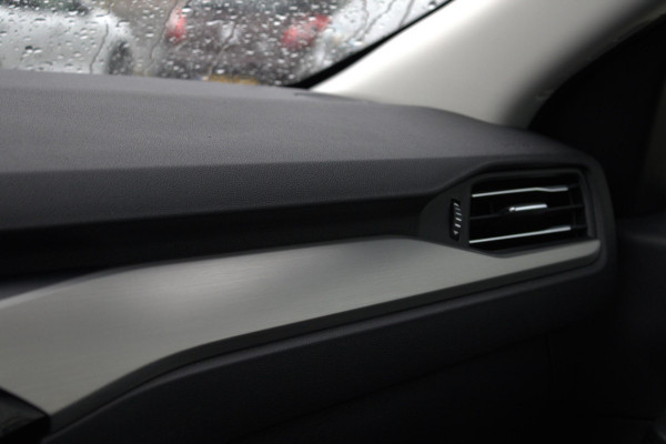 Ford Kuga 2.5 FHEV Titanium | Adaptive cruise control | Camera achter | Navigatie | Privacy glass Ford Kuga 2.5 FHEV Titanium | Adaptive cruise control | Camera achter | Navigatie | Privacy glass