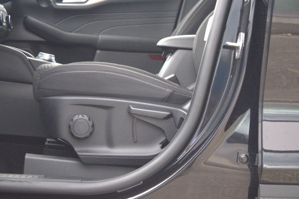 Ford Kuga 2.5 FHEV Titanium | Adaptive cruise control | Camera achter | Navigatie | Privacy glass Ford Kuga 2.5 FHEV Titanium | Adaptive cruise control | Camera achter | Navigatie | Privacy glass