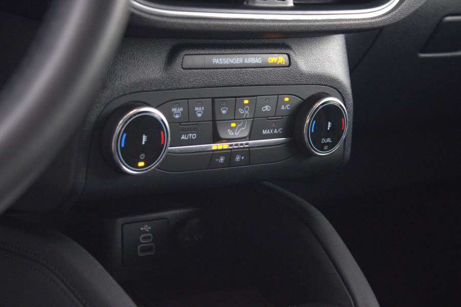 Ford Kuga 2.5 FHEV Titanium | Adaptive cruise control | Camera achter | Navigatie | Privacy glass Ford Kuga 2.5 FHEV Titanium | Adaptive cruise control | Camera achter | Navigatie | Privacy glass