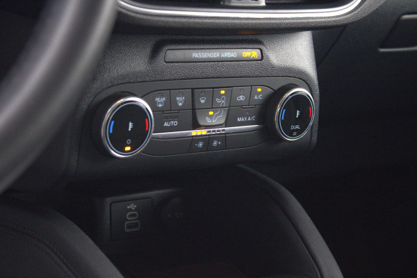 Ford Kuga 2.5 FHEV Titanium | Adaptive cruise control | Camera achter | Navigatie | Privacy glass Ford Kuga 2.5 FHEV Titanium | Adaptive cruise control | Camera achter | Navigatie | Privacy glass