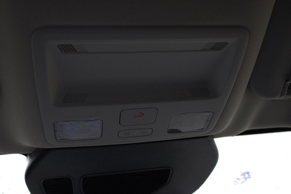 Ford Kuga 2.5 FHEV Titanium | Adaptive cruise control | Camera achter | Navigatie | Privacy glass Ford Kuga 2.5 FHEV Titanium | Adaptive cruise control | Camera achter | Navigatie | Privacy glass