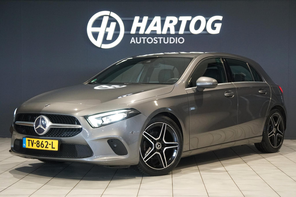 Mercedes-Benz A-Klasse 180 d AUTOMAAT + AFNEEMBARE TREKHAAK / 18'' / LED / CAMERA Mercedes-Benz A-Klasse 180 d AUTOMAAT + AFNEEMBARE TREKHAAK / 18'' / LED / CAMERA