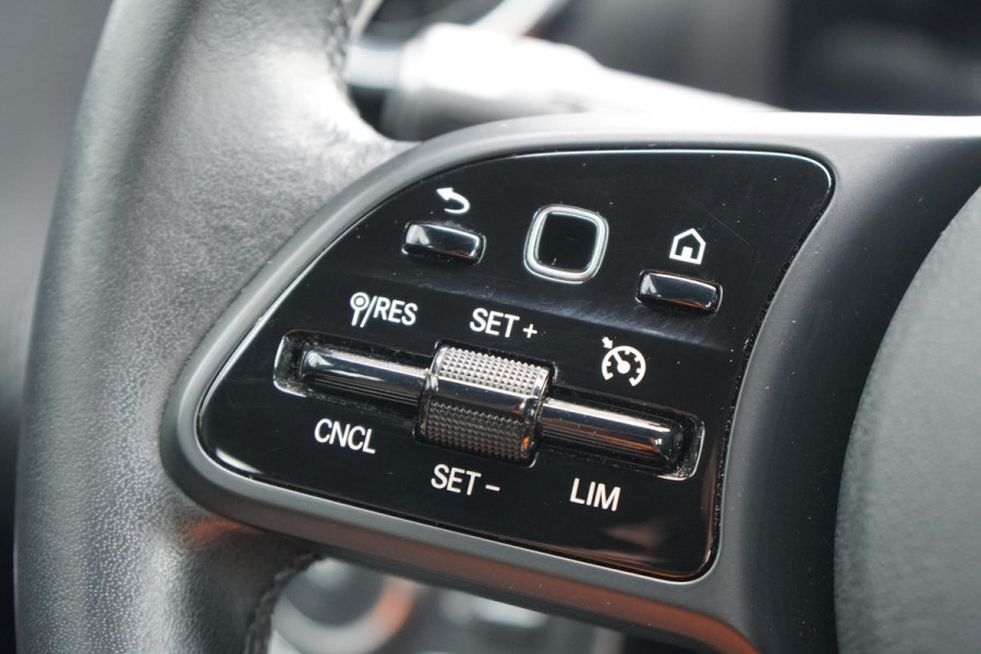 Mercedes-Benz A-Klasse 180 d AUTOMAAT + AFNEEMBARE TREKHAAK / 18'' / LED / CAMERA