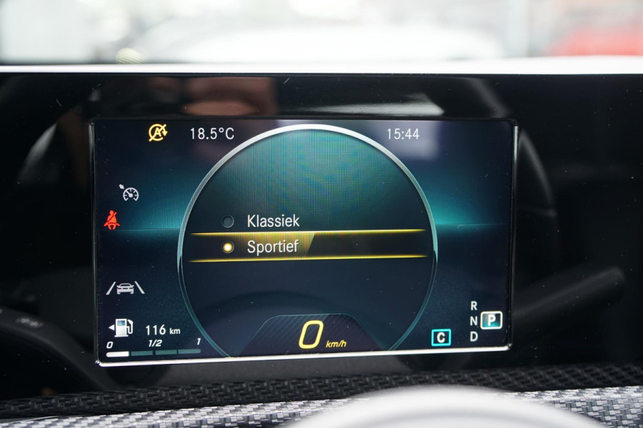 Mercedes-Benz A-Klasse 180 d AUTOMAAT + AFNEEMBARE TREKHAAK / 18'' / LED / CAMERA