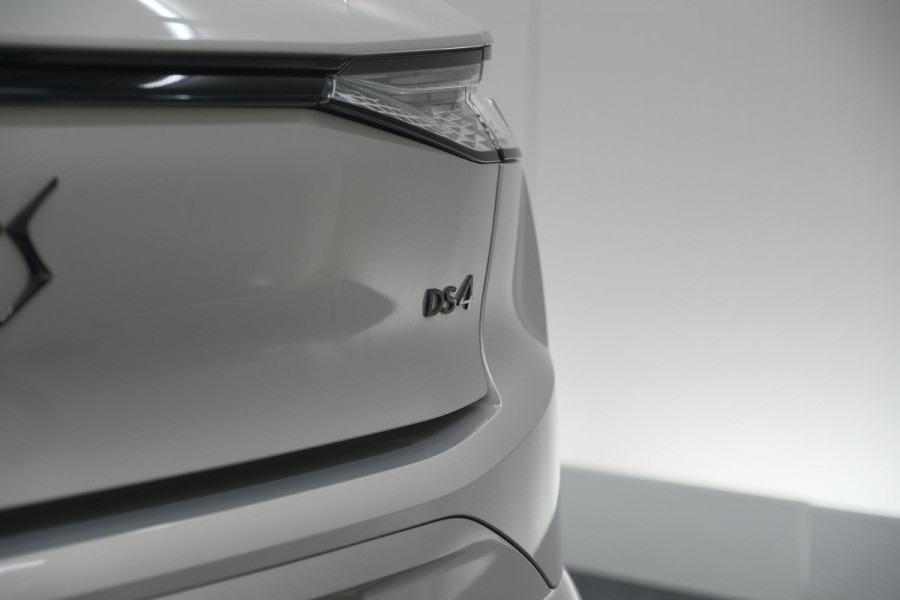 DS DS 4 PureTech 130 EAT8 Performance Line | Camera | Apple Carplay | Alcantara® bekleding | Parkeersensensoren