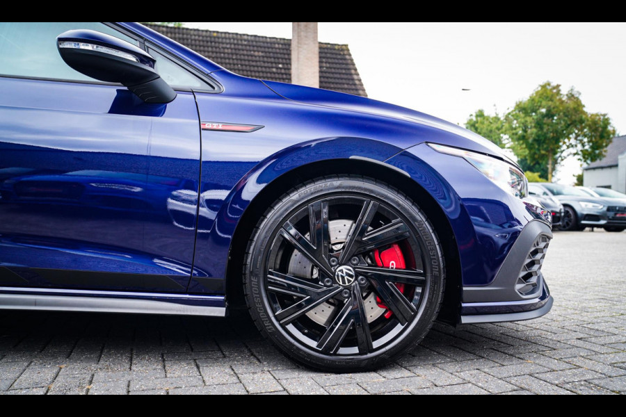 Volkswagen Golf 2.0 TSI GTI CLUBSPORT | 301PK | Panorama | IQ Light | Adaptieve cruise | Camera | Stuurverwarming | Kuipstoelen |