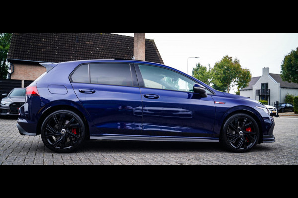 Volkswagen Golf 2.0 TSI GTI CLUBSPORT | 301PK | Panorama | IQ Light | Adaptieve cruise | Camera | Stuurverwarming | Kuipstoelen |