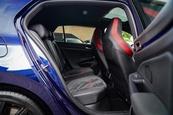 Volkswagen Golf 2.0 TSI GTI CLUBSPORT | 301PK | Panorama | IQ Light | Adaptieve cruise | Camera | Stuurverwarming | Kuipstoelen |