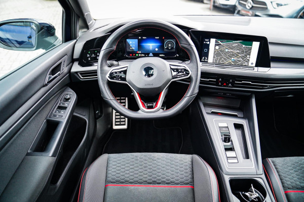 Volkswagen Golf 2.0 TSI GTI CLUBSPORT | 301PK | Panorama | IQ Light | Adaptieve cruise | Camera | Stuurverwarming | Kuipstoelen |