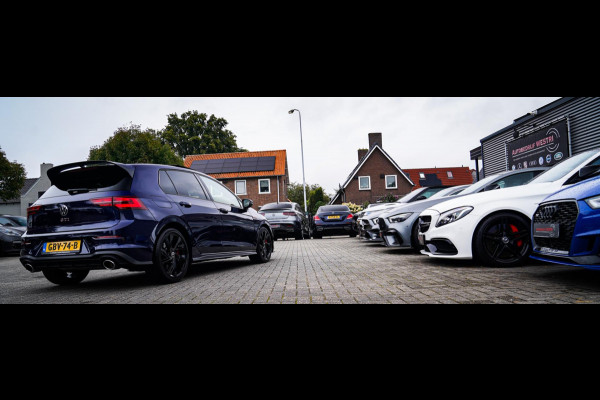 Volkswagen Golf 2.0 TSI GTI CLUBSPORT | 301PK | Panorama | IQ Light | Adaptieve cruise | Camera | Stuurverwarming | Kuipstoelen |