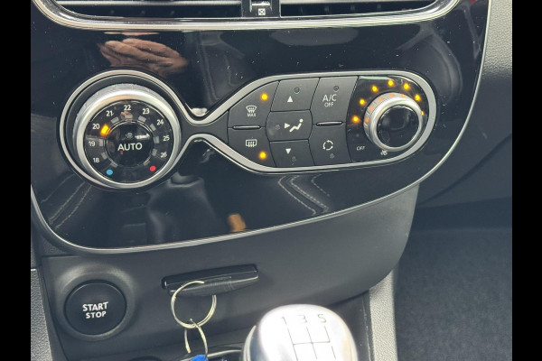 Renault Clio 0.9 TCe Intens Climate control Cruise control Bekleding half leer/half stof Parkeersensoren v/a plus camera