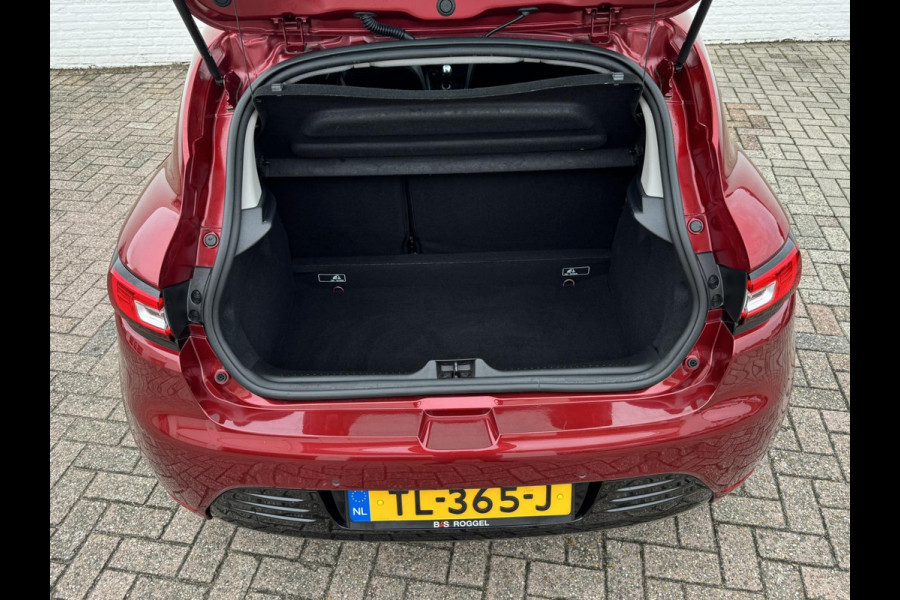 Renault Clio 0.9 TCe Intens Climate control Cruise control Bekleding half leer/half stof Parkeersensoren v/a plus camera