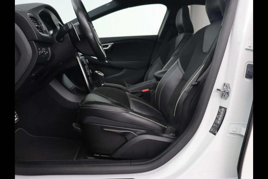 Volvo V40 1.5 T3 Polar+ Sport | Panoramadak | Stoelverwarming | Camera | Full LED | Navigatie | Park Assist | Harman/Kardon | Keyless | R Design