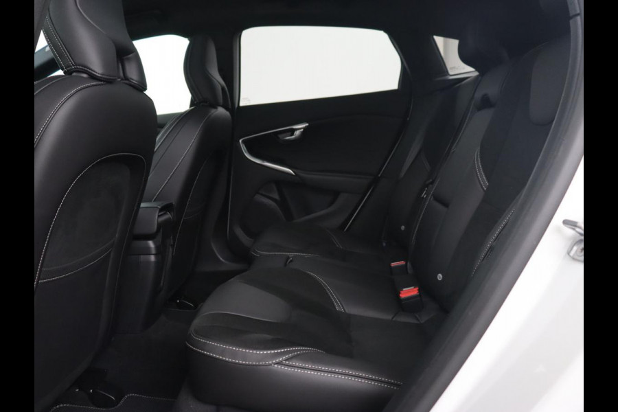 Volvo V40 1.5 T3 Polar+ Sport | Panoramadak | Stoelverwarming | Camera | Full LED | Navigatie | Park Assist | Harman/Kardon | Keyless | R Design