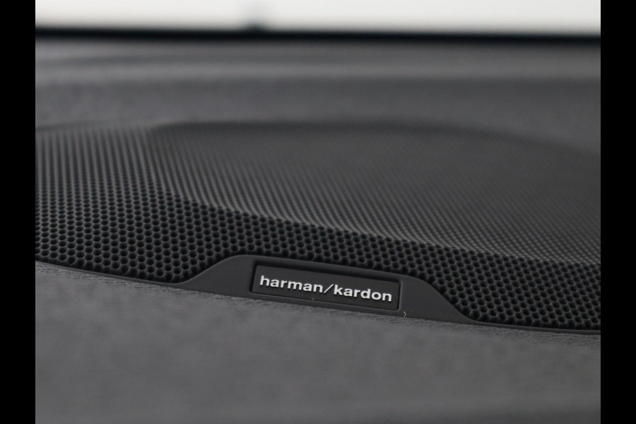Volvo V40 1.5 T3 Polar+ Sport | Panoramadak | Stoelverwarming | Camera | Full LED | Navigatie | Park Assist | Harman/Kardon | Keyless | R Design