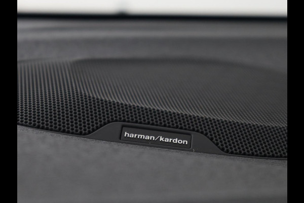 Volvo V40 1.5 T3 Polar+ Sport | Panoramadak | Stoelverwarming | Camera | Full LED | Navigatie | Park Assist | Harman/Kardon | Keyless | R Design