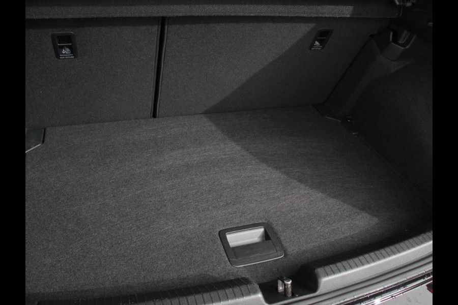 Volkswagen Polo 1.0 TSI Move | DEMO ! | Navigatie | App Connect / Android Auto / Apple Carplay | Climate Control | Parkeer sensoren | Lichtmetalen Velgen | Dab | Digitale Cockpit |