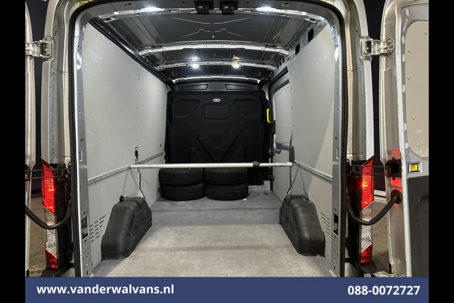 Ford Transit 2.0 TDCI 130pk L2H2 Euro6 Airco | Camera | Navigatie | Apple Carplay | Android Auto LED, Cruiscontrol, Verwarmde Voorruit, Parkeersensoren, Bijrijdersbank