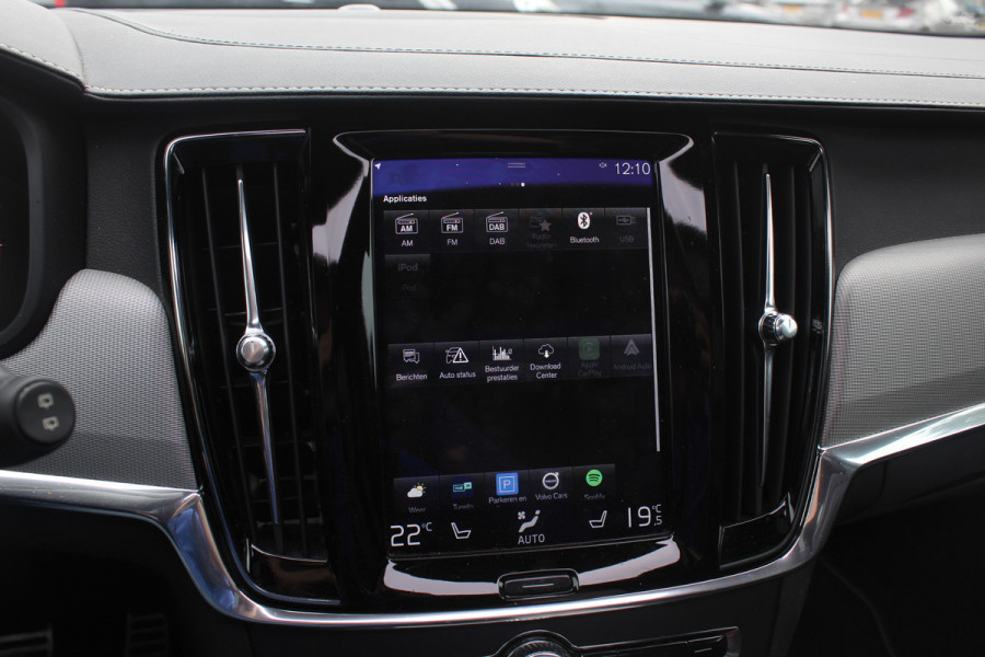 Volvo V90 2.0 D3 R-Design / Trekhaak / Panoramadak / Camera / Head-up / Leder / 19'' / Standverwarming / Dodehoek / Stuur+Stoelverwarming / Elektr. achterklep / ACC