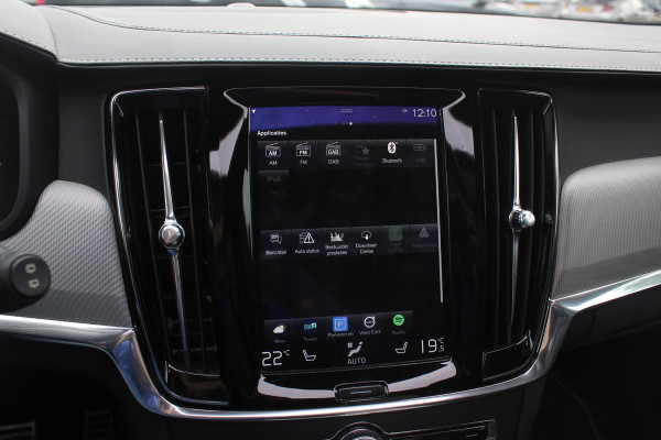 Volvo V90 2.0 D3 R-Design / Trekhaak / Panoramadak / Camera / Head-up / Leder / 19'' / Standverwarming / Dodehoek / Stuur+Stoelverwarming / Elektr. achterklep / ACC