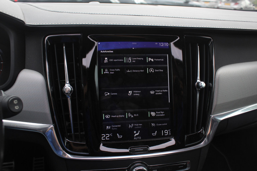 Volvo V90 2.0 D3 R-Design / Trekhaak / Panoramadak / Camera / Head-up / Leder / 19'' / Standverwarming / Dodehoek / Stuur+Stoelverwarming / Elektr. achterklep / ACC