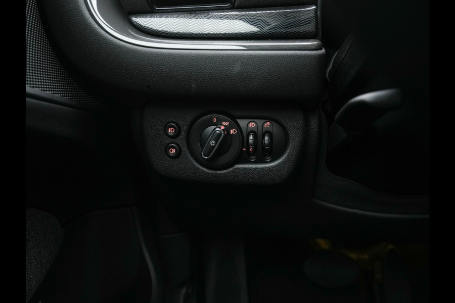 MINI Clubman 1.5 Cooper Chili (INCL-BTW) Aut. *LEATHER-MICROFIBRE | FULL-LED | KEYLESS | NAVI-FULLMAP | SPORT-SEATS | ECC | PDC | CRUISE | 18''ALU*