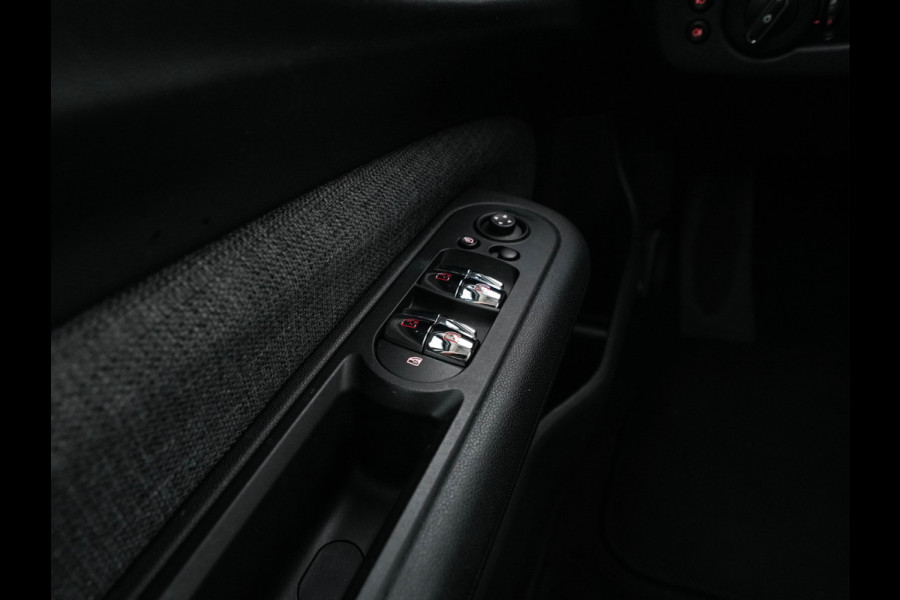 MINI Clubman 1.5 Cooper Chili (INCL-BTW) Aut. *LEATHER-MICROFIBRE | FULL-LED | KEYLESS | NAVI-FULLMAP | SPORT-SEATS | ECC | PDC | CRUISE | 18''ALU*