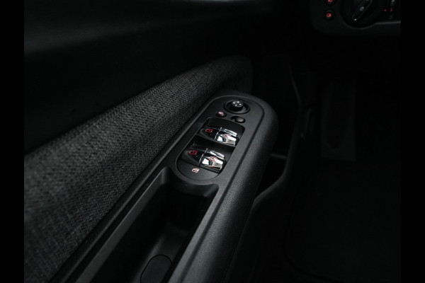 MINI Clubman 1.5 Cooper Chili (INCL-BTW) Aut. *LEATHER-MICROFIBRE | FULL-LED | KEYLESS | NAVI-FULLMAP | SPORT-SEATS | ECC | PDC | CRUISE | 18''ALU*
