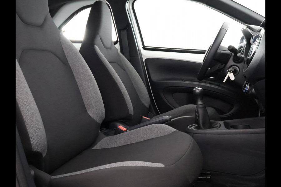 Toyota Aygo X 1.0 VVT-i MT Play | Apple Carplay & Android Auto | Adaptive Cruise Control | Cruise control