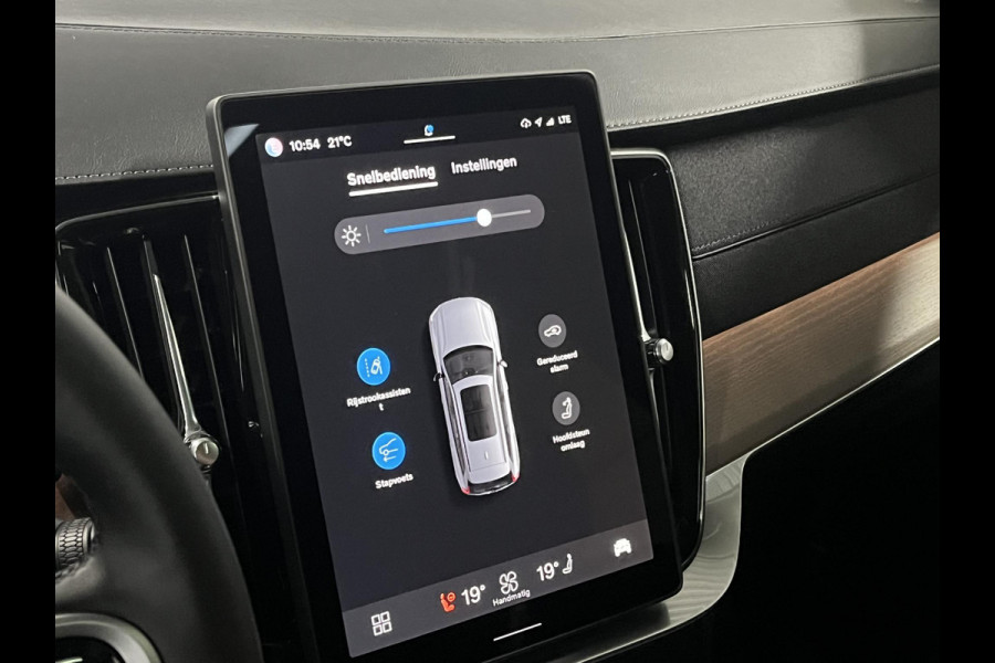 Volvo XC90 2.0 T8 Plug-in hybrid Plus Dark *Facelift* | Luchtvering | Open dak | Adapt. Cruise | Harman & Kardon | Google |