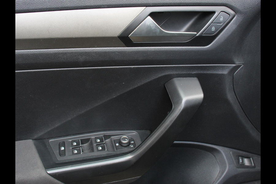 Volkswagen T-Roc 1.5 TSI 150pk Automaat Style | Navigatie | Climate Control | Adaptieve Cruise Control | Electrisch bedienbare achterklep | Camera | Parkeersensoren Voor en Achter | Verwarmbare voorstoelen