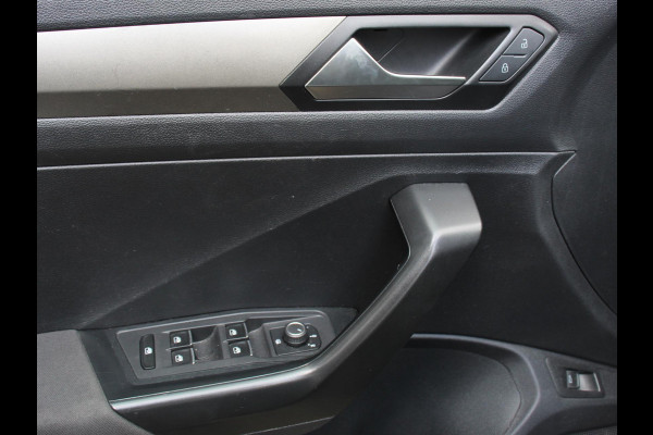 Volkswagen T-Roc 1.5 TSI 150pk Automaat Style | Navigatie | Climate Control | Adaptieve Cruise Control | Electrisch bedienbare achterklep | Camera | Parkeersensoren Voor en Achter | Verwarmbare voorstoelen