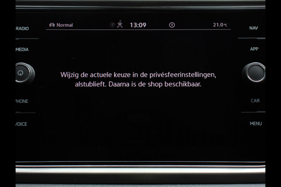 Volkswagen T-Roc 1.5 TSI 150pk Automaat Style | Navigatie | Climate Control | Adaptieve Cruise Control | Electrisch bedienbare achterklep | Camera | Parkeersensoren Voor en Achter | Verwarmbare voorstoelen