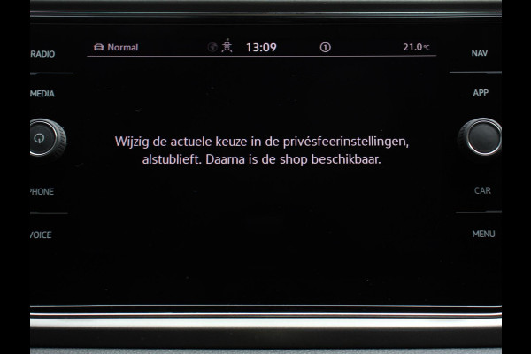 Volkswagen T-Roc 1.5 TSI 150pk Automaat Style | Navigatie | Climate Control | Adaptieve Cruise Control | Electrisch bedienbare achterklep | Camera | Parkeersensoren Voor en Achter | Verwarmbare voorstoelen