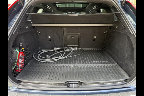 Volvo XC60 2.0 T6 340PK Plug-in hybrid AWD R-Design Facelift|Pano|H&K|Trekhaak|AutoPilot|20"