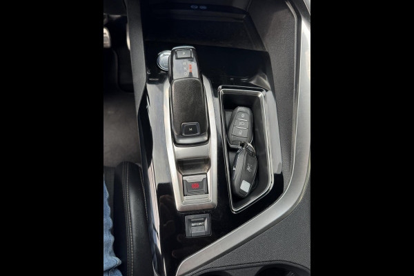 Peugeot 3008 1.2 PureTech GT Line - AUTOMAAT I Panorama dak I Navigatie I Airco I Sport velgen I LED / PDC I Dealer onderhouden