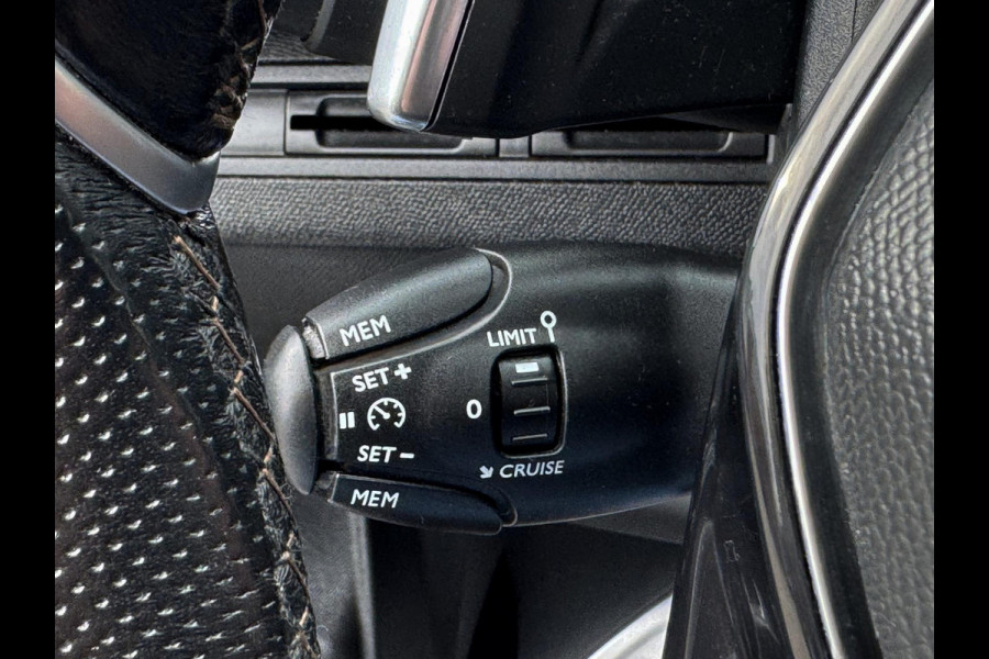 Peugeot 3008 1.2 PureTech GT Line - AUTOMAAT I Panorama dak I Navigatie I Airco I Sport velgen I LED / PDC I Dealer onderhouden