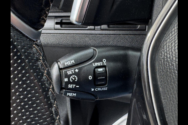 Peugeot 3008 1.2 PureTech GT Line - AUTOMAAT I Panorama dak I Navigatie I Airco I Sport velgen I LED / PDC I Dealer onderhouden