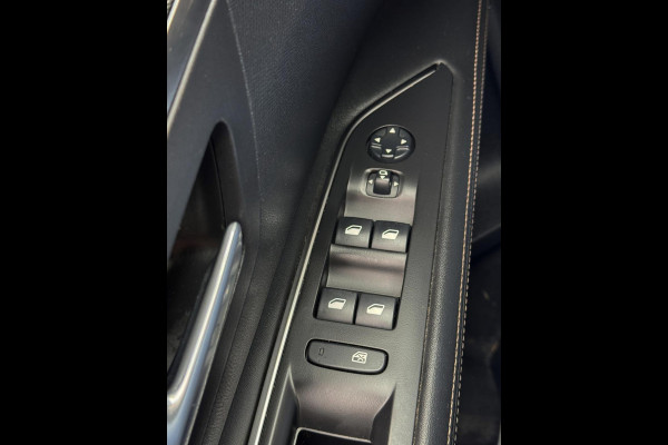 Peugeot 3008 1.2 PureTech GT Line - AUTOMAAT I Panorama dak I Navigatie I Airco I Sport velgen I LED / PDC I Dealer onderhouden
