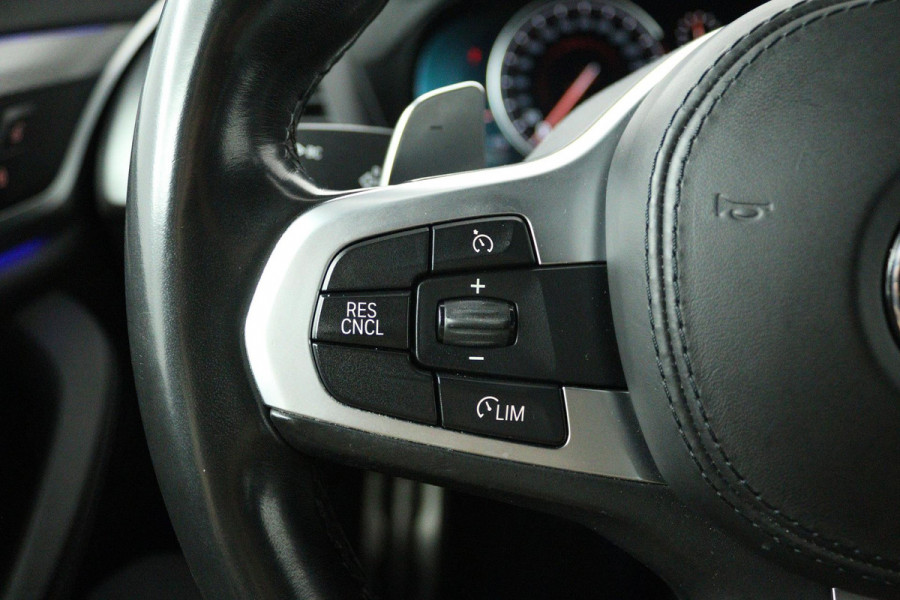BMW X3 XDrive20i High Executive (PANORAMADAK, TREKHAAK, SFEER, NAVIGATIE, STOELVERWARMING, AUTOMAAT, DEALER ONDERHOUDEN)