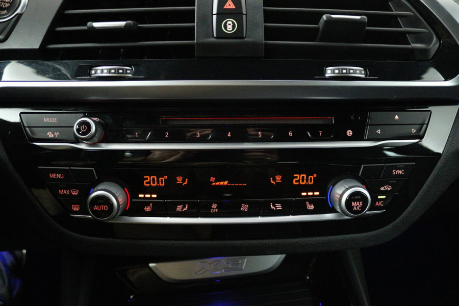 BMW X3 XDrive20i High Executive (PANORAMADAK, TREKHAAK, SFEER, NAVIGATIE, STOELVERWARMING, AUTOMAAT, DEALER ONDERHOUDEN)